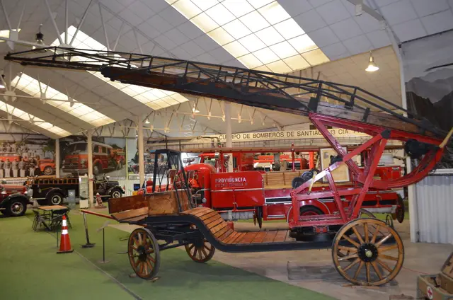 Carro escala de bomberos tirado por caballos (carro escalera antiguo)