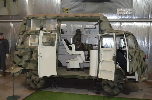 Volkswagen Kombi militar - clínica dental 1978