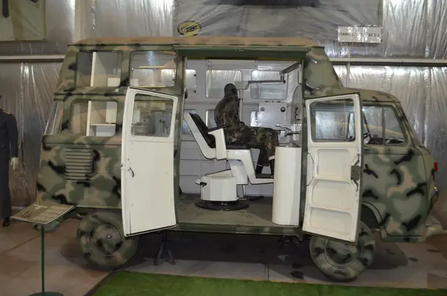 Volkswagen Kombi militar - clínica dental 1978