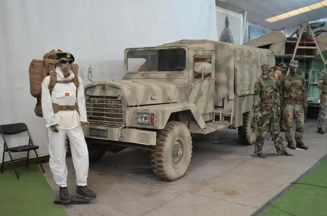 Camion militar de carga 4x4 camuflado (patente EJTO 0318)
