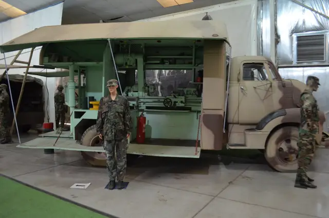 Camion militar Chevrolet Maestranza 1949 (taller movil, cabover)