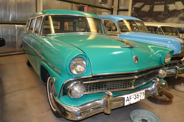 Ford V8 Country Sedan S.W. 1955