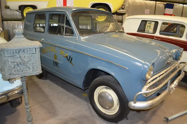 Commer / Hillman station wagon 1962, azul, rotulado 'ROYAL MAIL E II R'