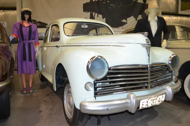 Peugeot 203 (aprox. 1950), crema/verde agua palido, coupe