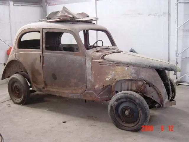 Fiat 1100 (en desarme)