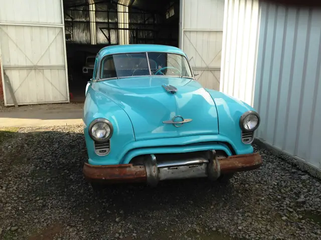 Oldsmobile 1949-1950 (el nombre de archivo dice Opel pero el emblema es Oldsmobile)