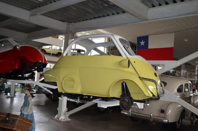 BMW Isetta amarillo