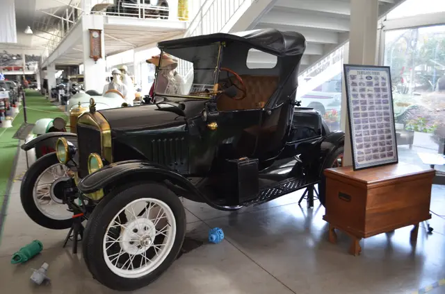 Ford Model T Runabout negro (brass era)
