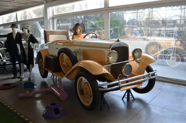 Roadster/cabriolet descapotable americano ~1929-1931, crema y ocre
