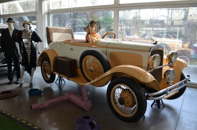 Roadster/cabriolet descapotable americano ~1929-1931, crema y ocre