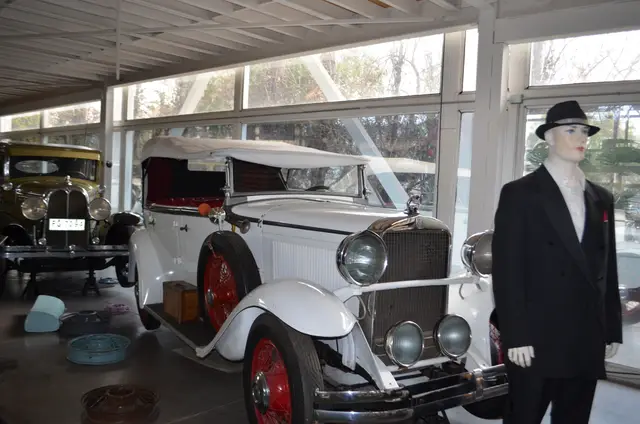 Nash 4 puertas descapotable 1928 (blanco, capota levantada)