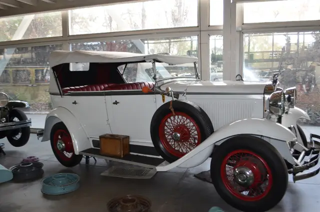 Nash 4 puertas descapotable 1928 (blanco), perfil lateral