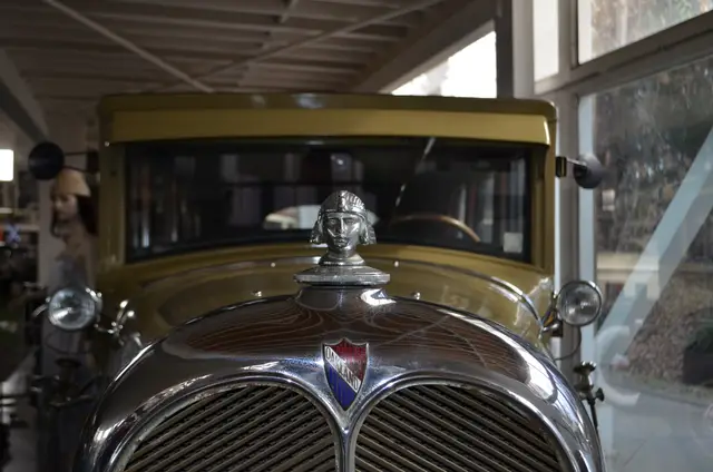 Oakland AA 6 Sedan 1931 (ornamento e insignia, plano mas abierto)