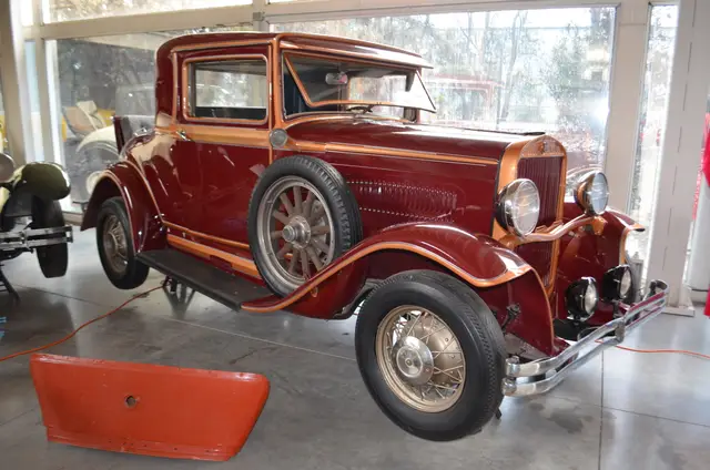 Essex Coupe 1929 burdeo