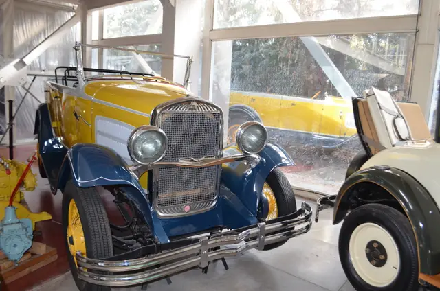 Roadster/phaeton descapotable amarillo con guardabarros azul, ~1929-1931