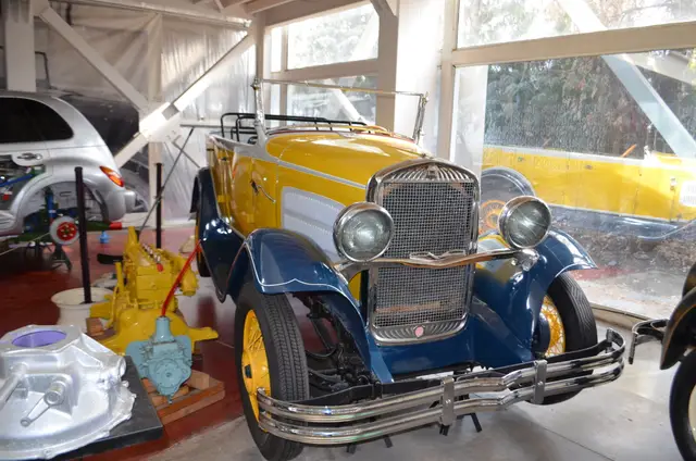 Roadster/phaeton descapotable amarillo con guardabarros azul, ~1929-1931