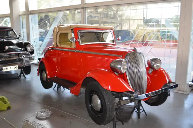 Cabriolet clasico rojo ~1933-1935