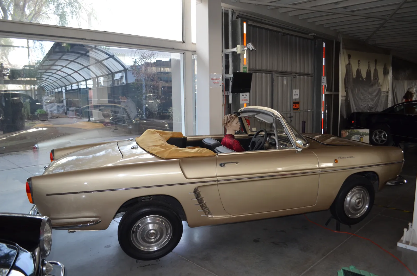 Renault Floride 1962, dorado, vista lateral