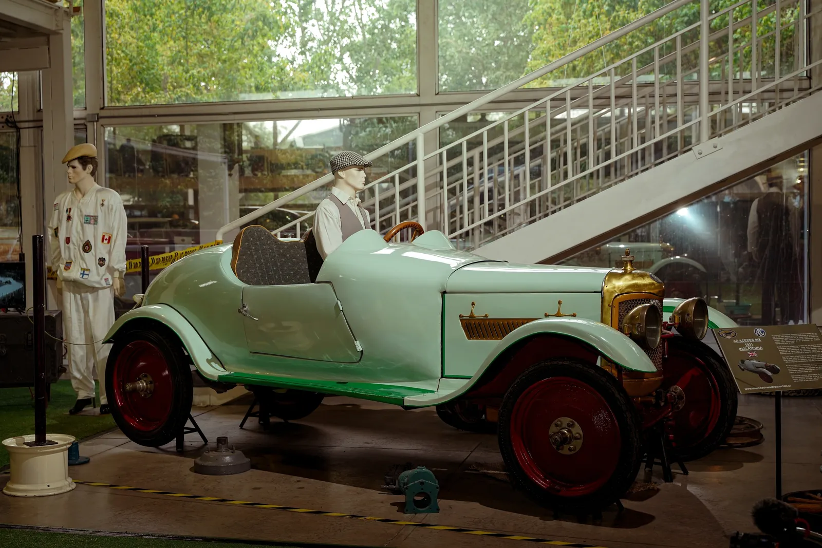 AC Acedes Six 1931, verde con ruedas rojas